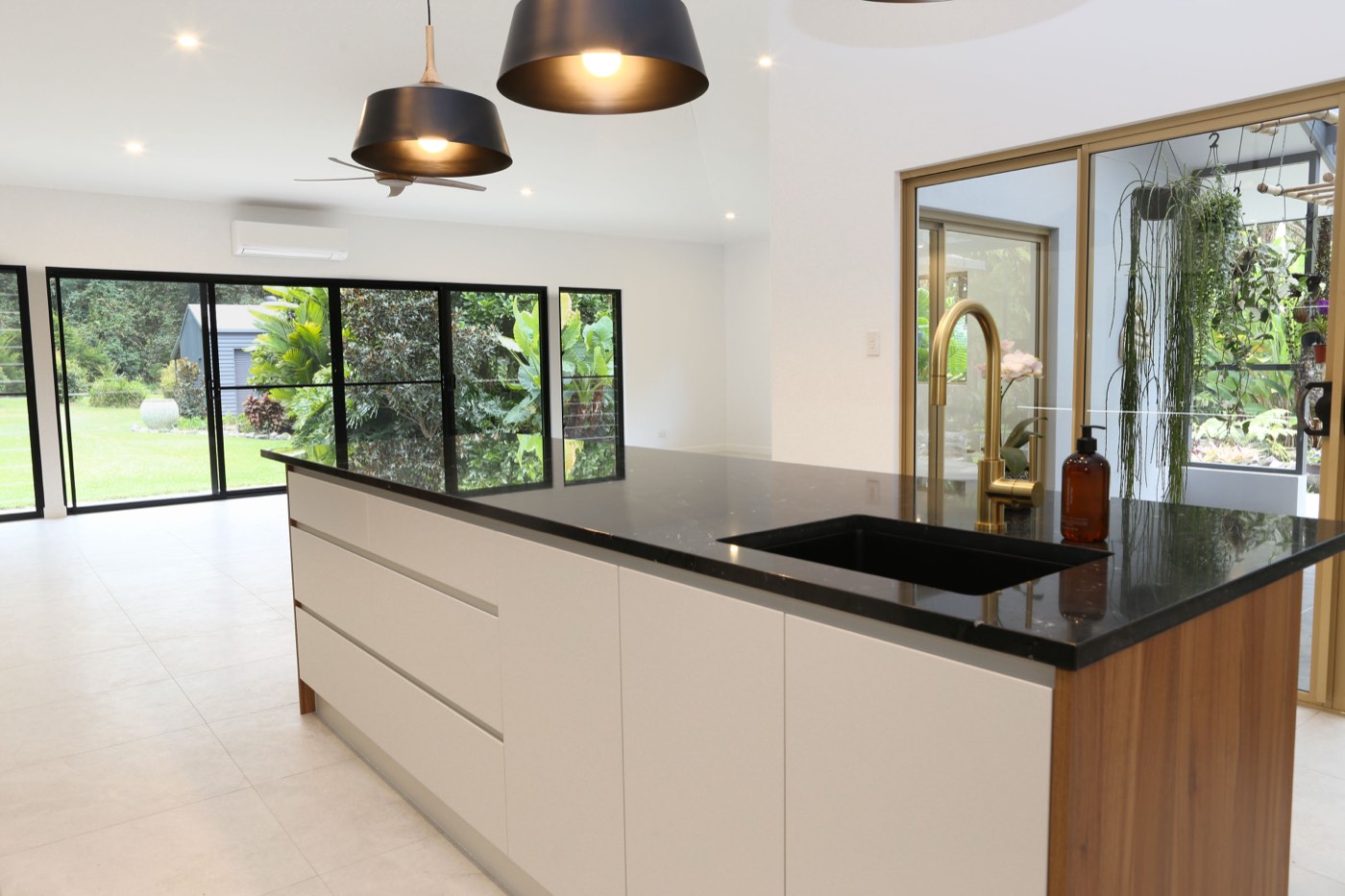 Rainforest Retreat - image 2